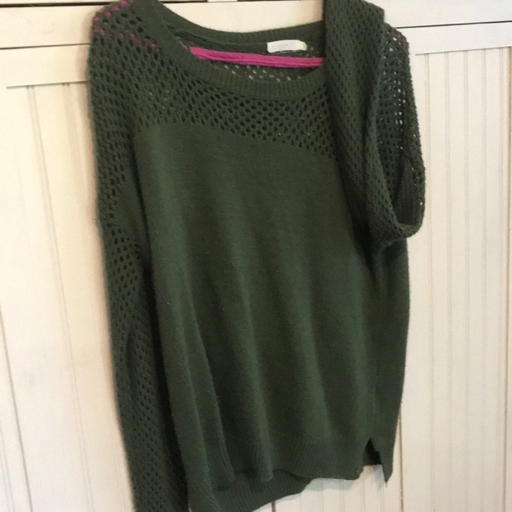 Green sweater with Lacey look sleeves